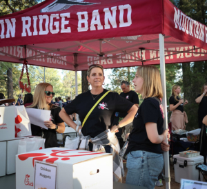 Volunteers serving lunch